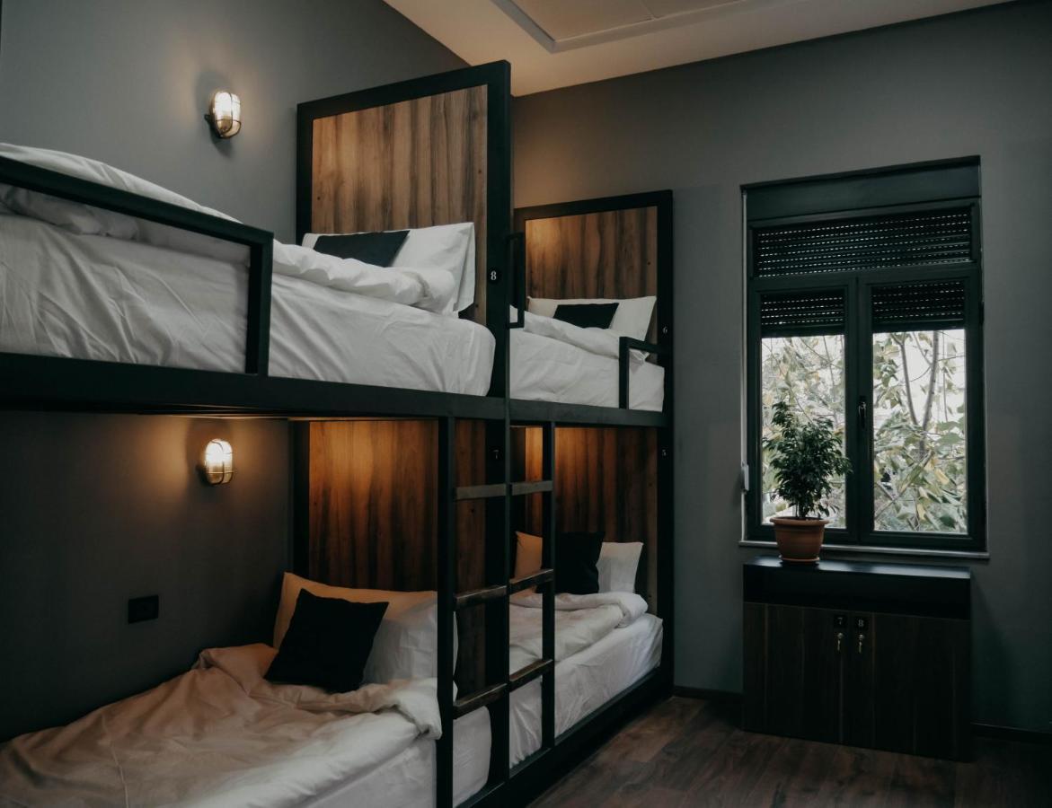 The Maze Hostel Tirana Exterior photo